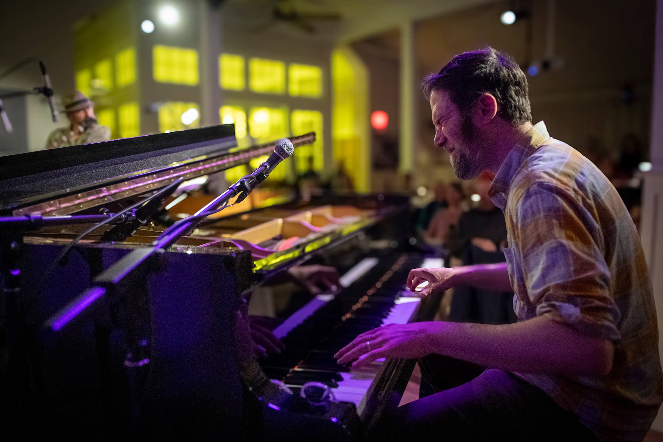 Bright Cloud Mountain performance photo 1