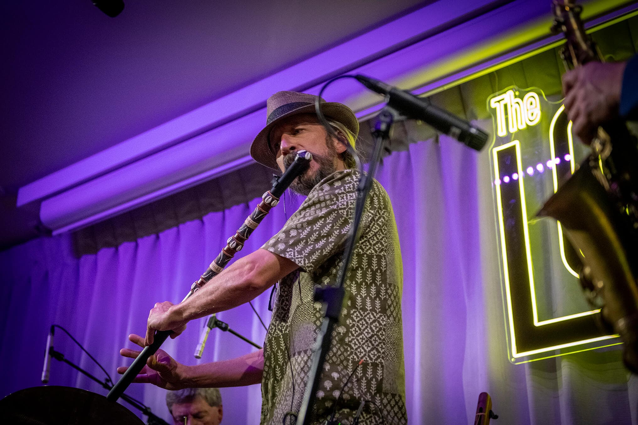 Bright Cloud Mountain performance photo 2