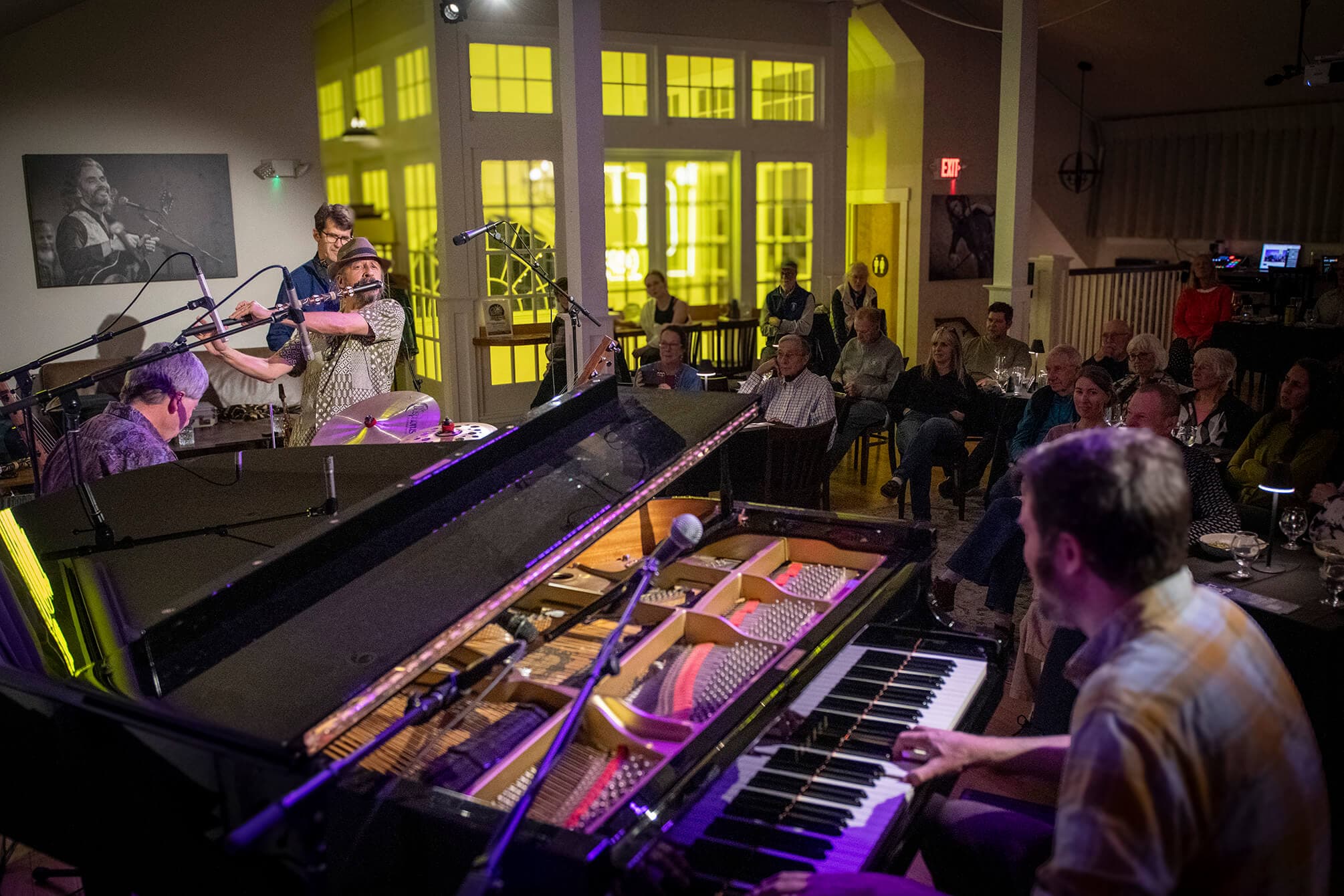 Bright Cloud Mountain performance photo 7